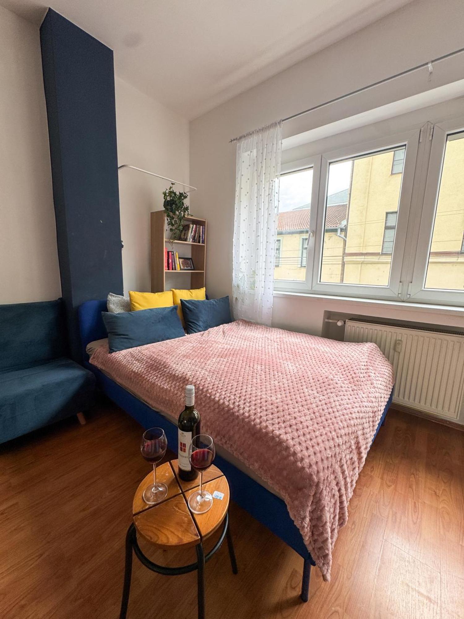 Old Town Cozy Studio In City Center Братислава Экстерьер фото